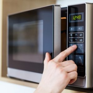 Tips to defrost food in a microwave