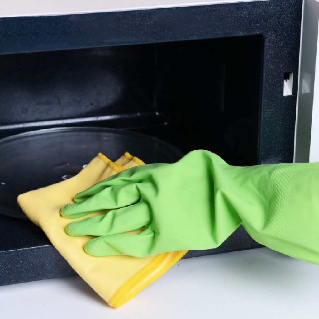 Best Ways to clean your microwave