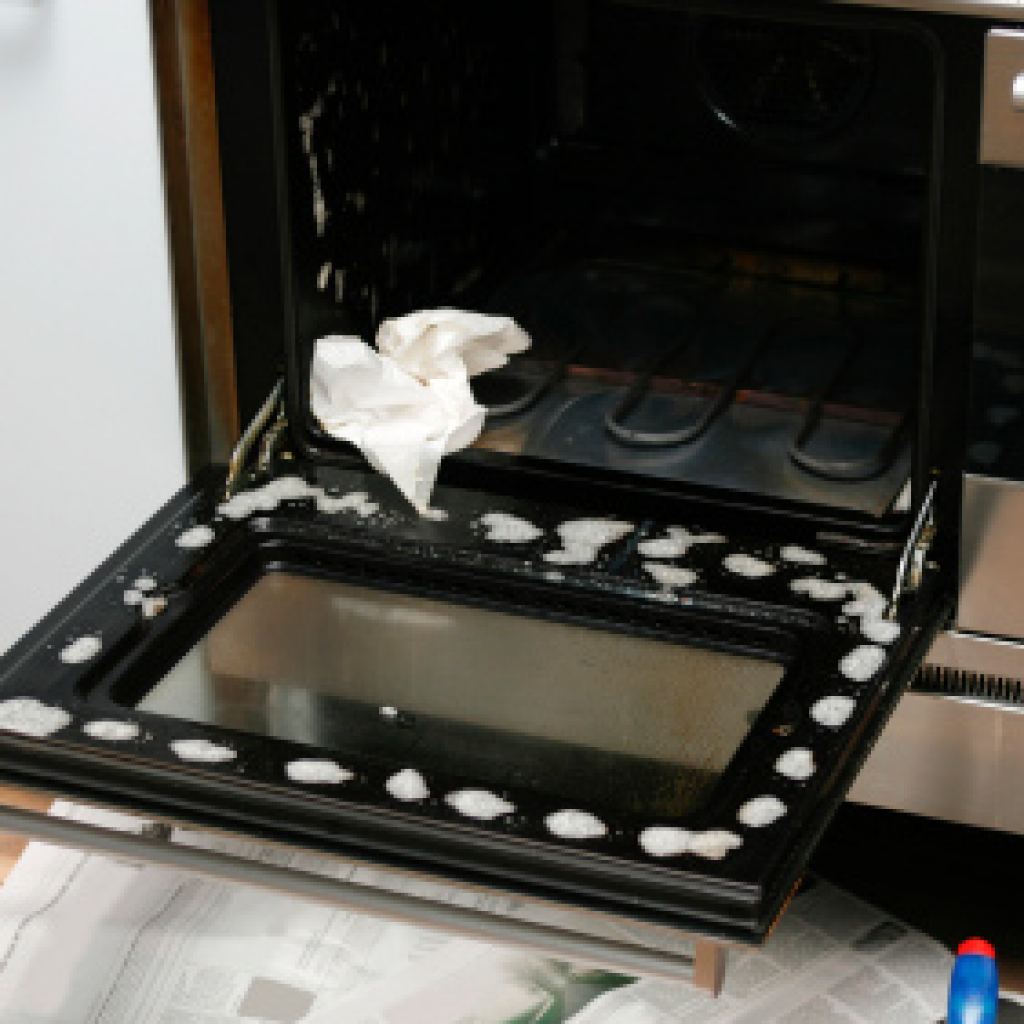 Techniques to clean oven
